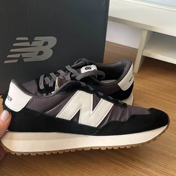 New Balance Black and Gray Athletic Shoes - Picture 12 of 16